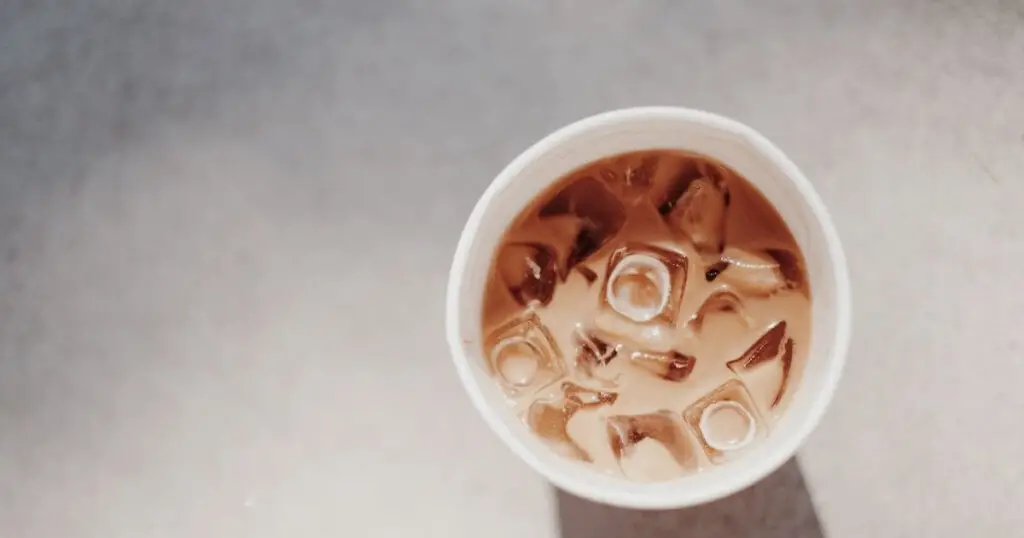 how-to-make-an-iced-flat-white